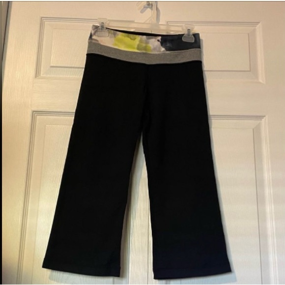 Lululemon Capris - Picture 1 of 1